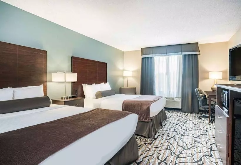 هتل Days Inn & Suites By Wyndham Wausau