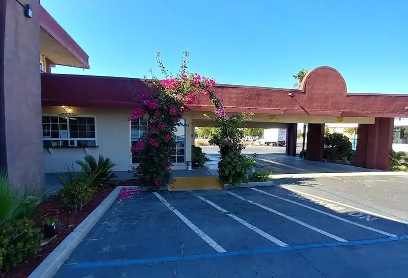 酒店 La Plaza Inn Los Banos