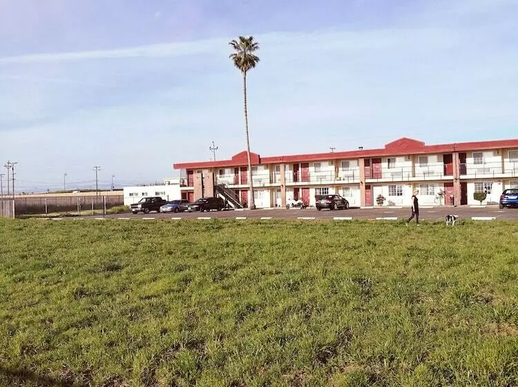 酒店 La Plaza Inn Los Banos