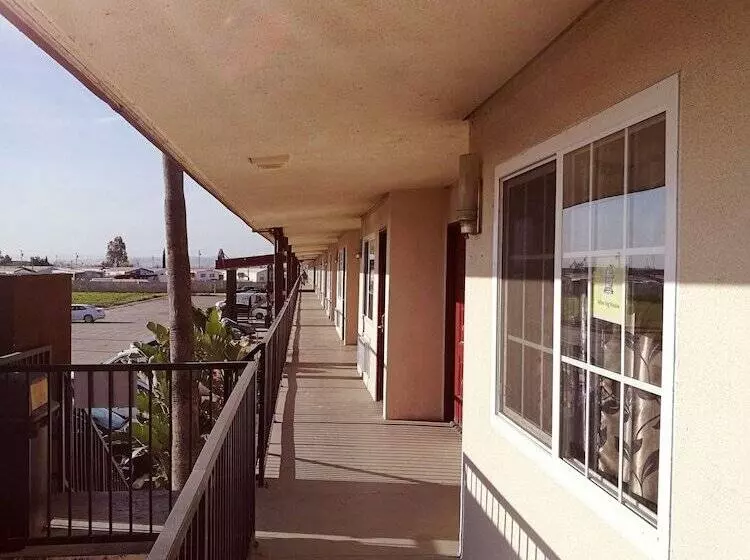 酒店 La Plaza Inn Los Banos