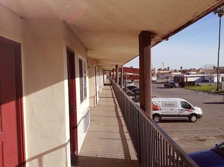 酒店 La Plaza Inn Los Banos