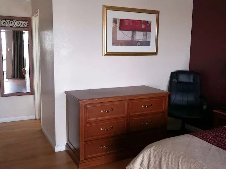 酒店 La Plaza Inn Los Banos