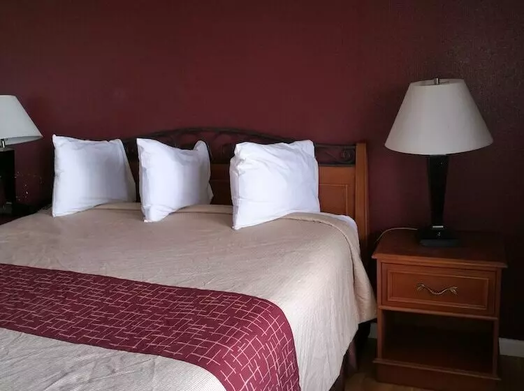 酒店 La Plaza Inn Los Banos