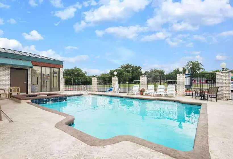 모텔 Days Inn By Wyndham New Braunfels