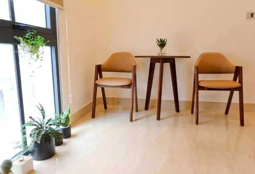 Manarola Hotel Bãi Cháy