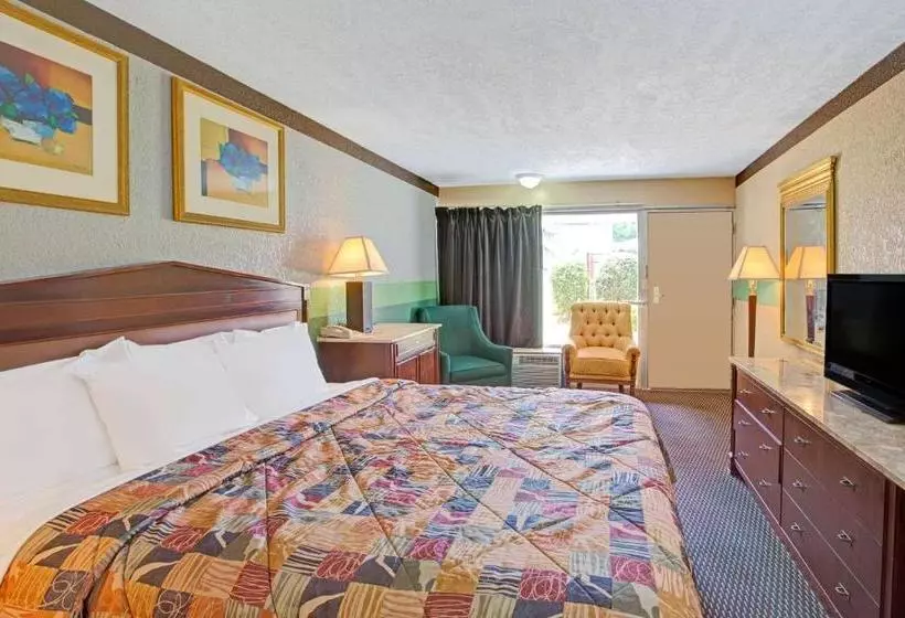 ホテル Charlotte Speedway Inn & Suites