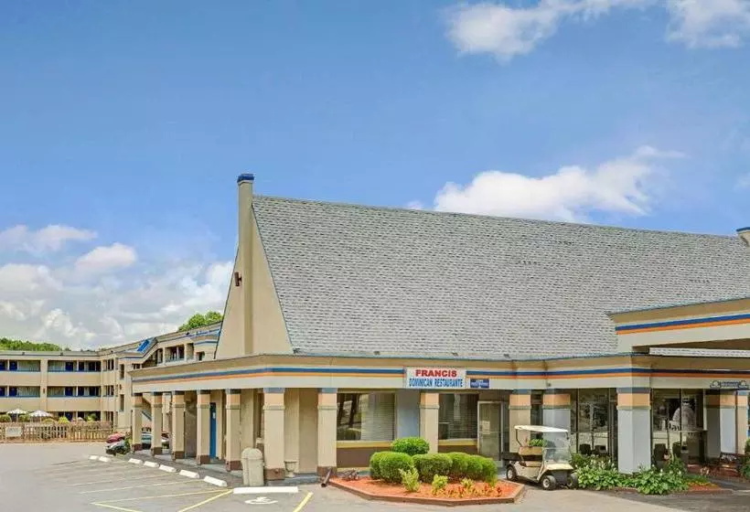 ホテル Charlotte Speedway Inn & Suites