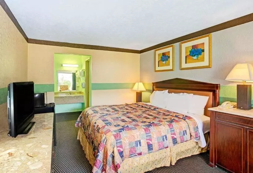 ホテル Charlotte Speedway Inn & Suites