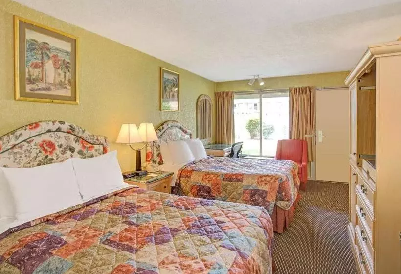 ホテル Charlotte Speedway Inn & Suites