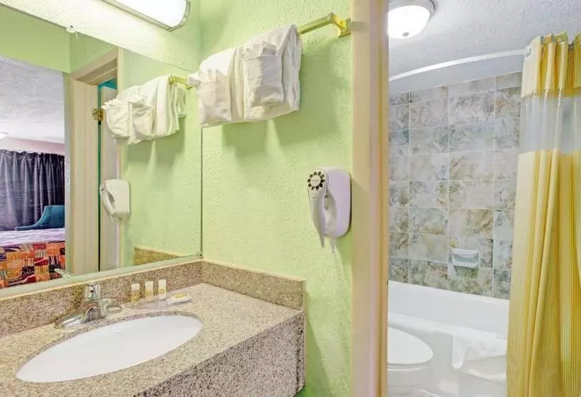 ホテル Charlotte Speedway Inn & Suites