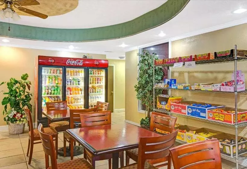 ホテル Charlotte Speedway Inn & Suites