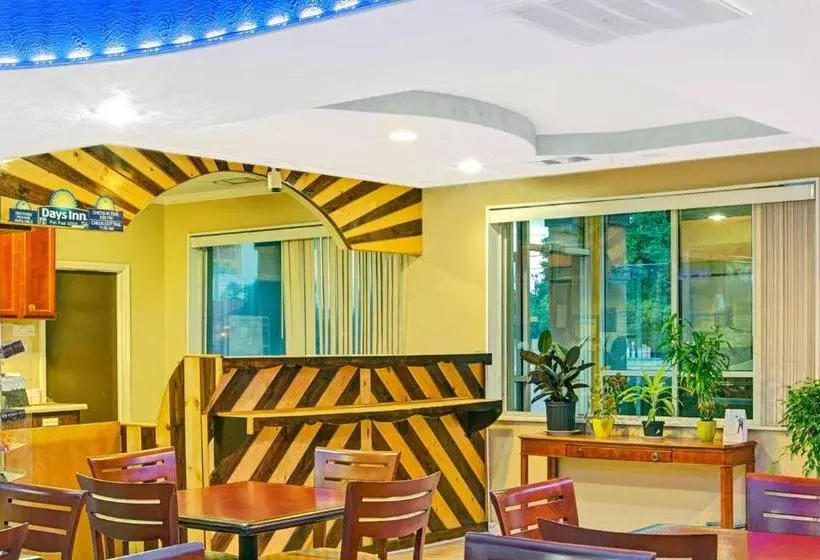 ホテル Charlotte Speedway Inn & Suites