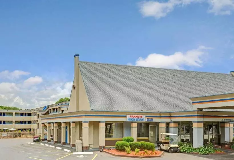 ホテル Charlotte Speedway Inn & Suites