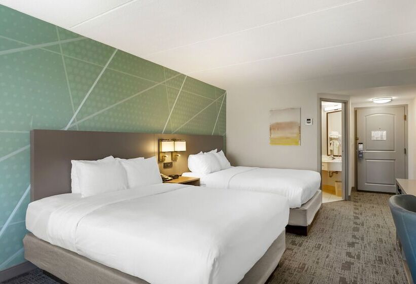 בית מלון כפרי Comfort Inn & Suites Watertown  1000 Islands