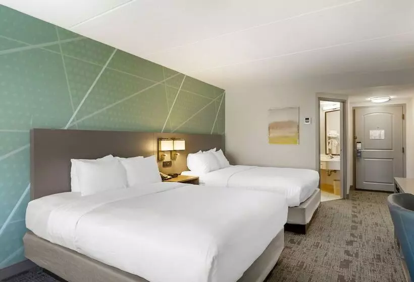 هتل Comfort Inn & Suites Watertown  1000 Islands