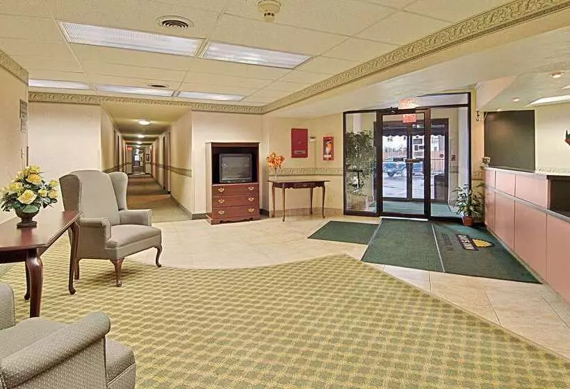 호텔 Days Inn By Wyndham Cleveland Lakewood