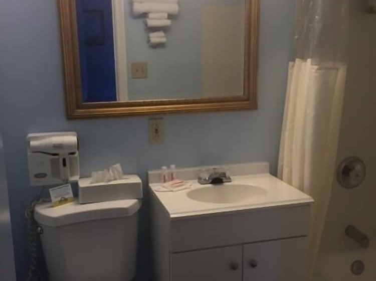 فندق Days Inn By Wyndham Cleveland Lakewood