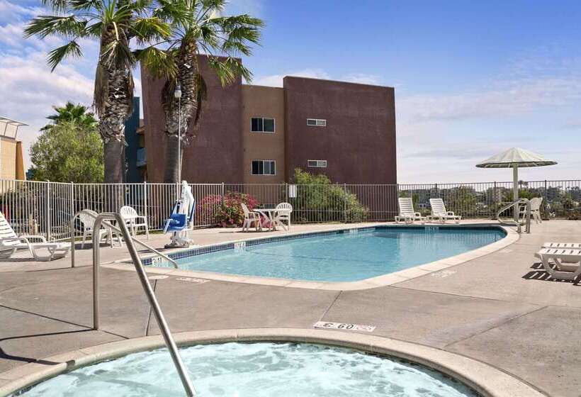 Szálloda Days Inn By Wyndham Oceanside