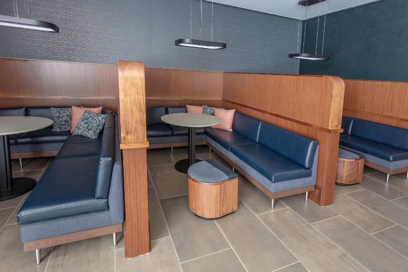 فندق East Avenue Inn Downtown 