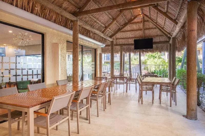 هتل Holiday Inn & Suites Boca Raton   North