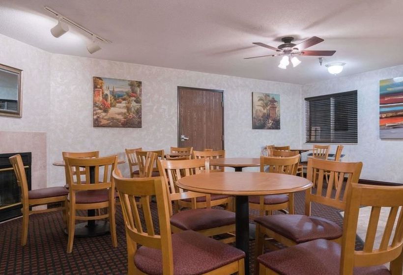 Отель Howard Johnson By Wyndham West Fargo