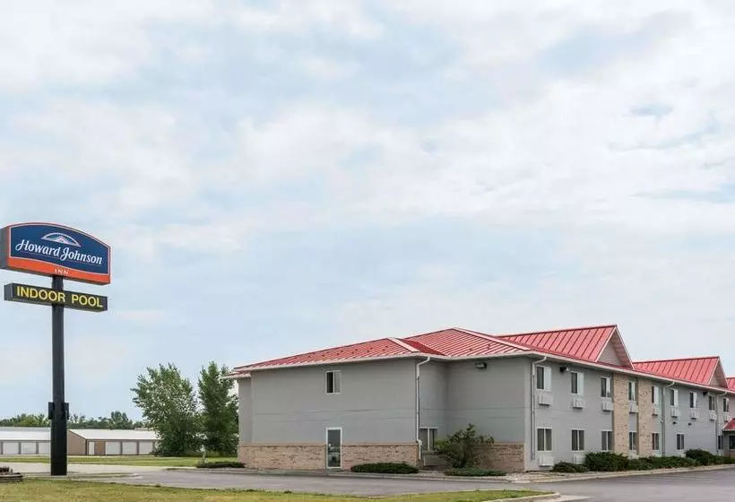 בית מלון כפרי Howard Johnson By Wyndham West Fargo