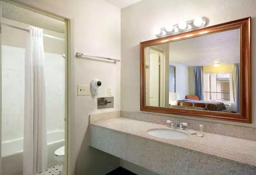 Отель Super 8 By Wyndham College Park/atlanta Airport West