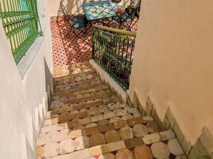 هاستل Riad El Blida
