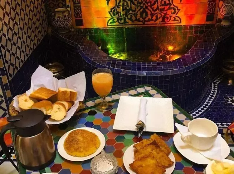 هاستل Riad El Blida