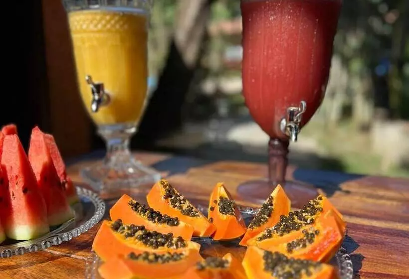پانسیون Pousada Tropicália