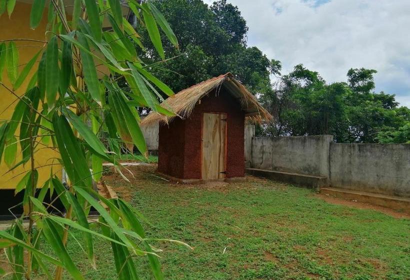 בית מלון כפרי Asgiriya Ashram Bhoomi