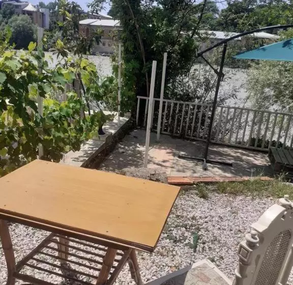 پانسیون Guest House Amazon