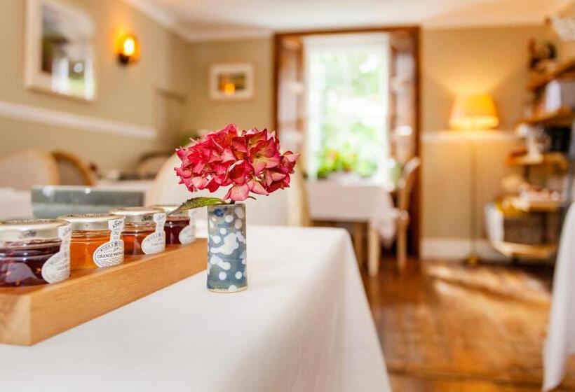 تختخواب و صبحانه The Summer House