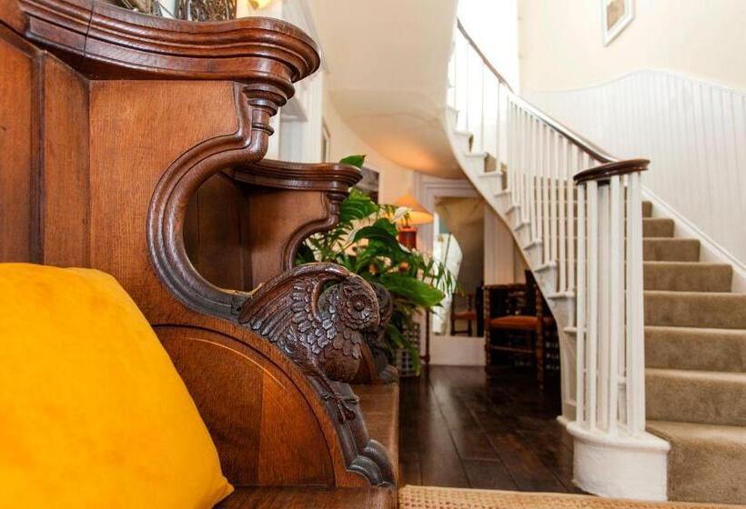 تختخواب و صبحانه The Summer House