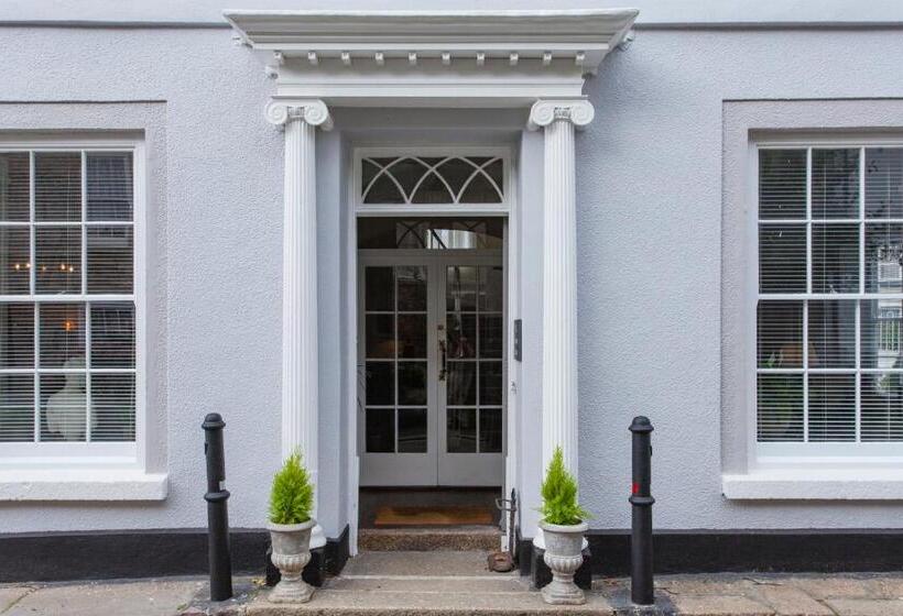 تختخواب و صبحانه The Summer House