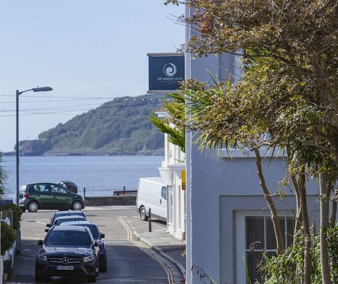 تختخواب و صبحانه The Summer House