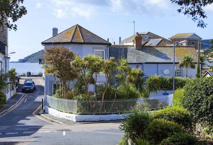 تختخواب و صبحانه The Summer House