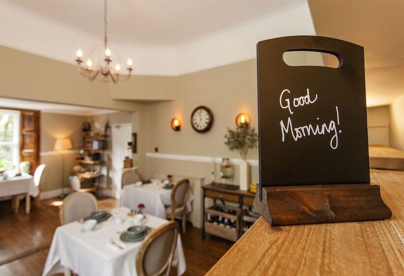 تختخواب و صبحانه The Summer House