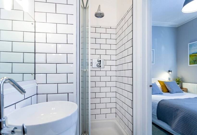 تختخواب و صبحانه The Summer House