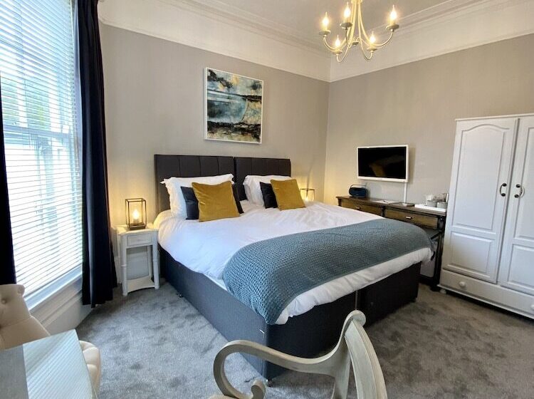 تختخواب و صبحانه The Summer House