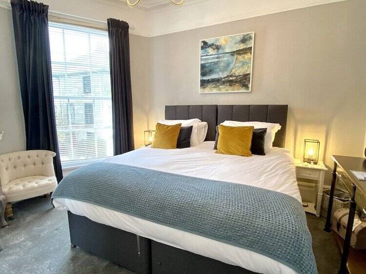 تختخواب و صبحانه The Summer House