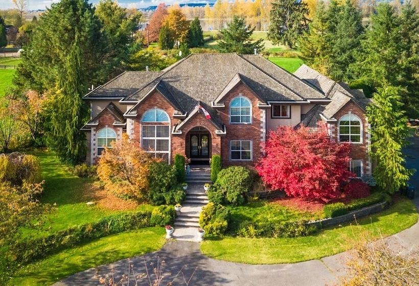 Cedar Manor Bed And Breakfast