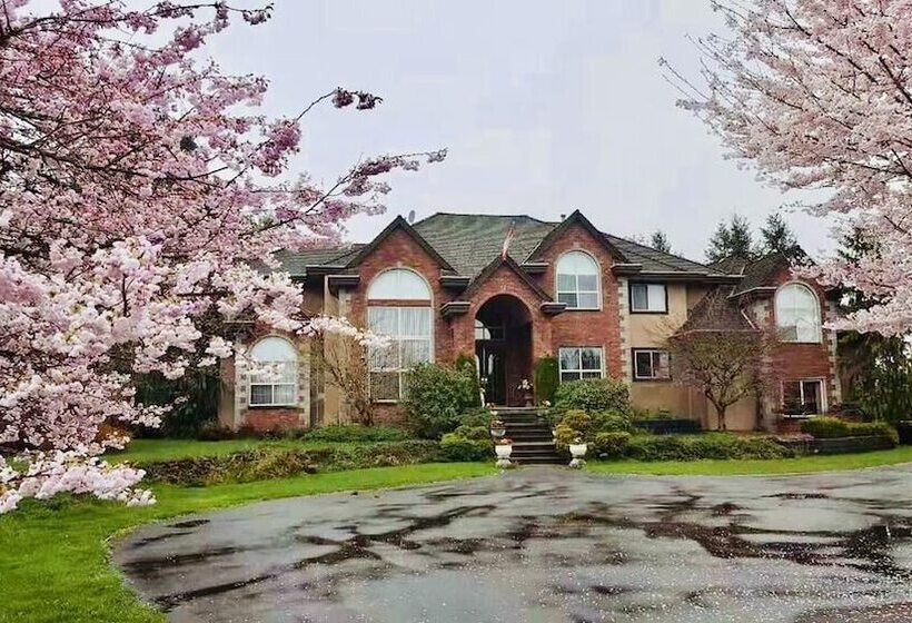 Cedar Manor Bed And Breakfast