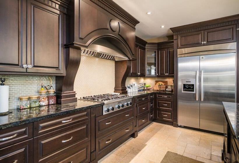 Cedar Manor Bed And Breakfast