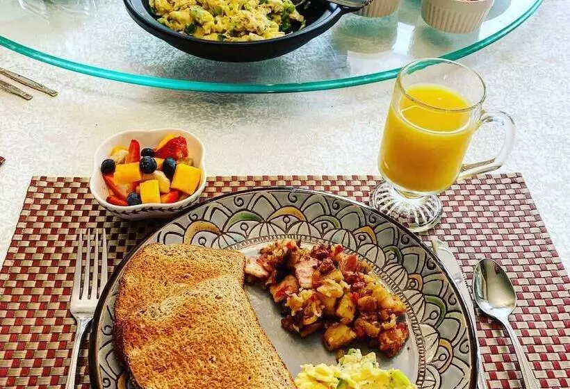 Cedar Manor Bed And Breakfast