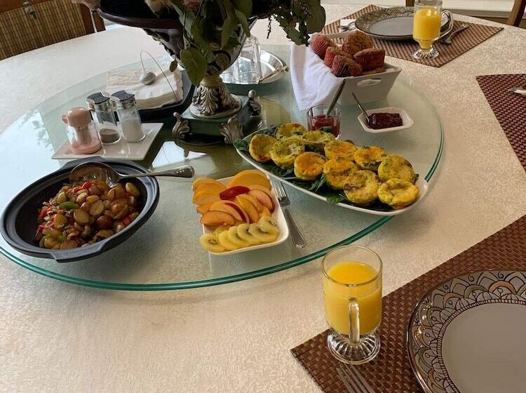 Cedar Manor Bed And Breakfast