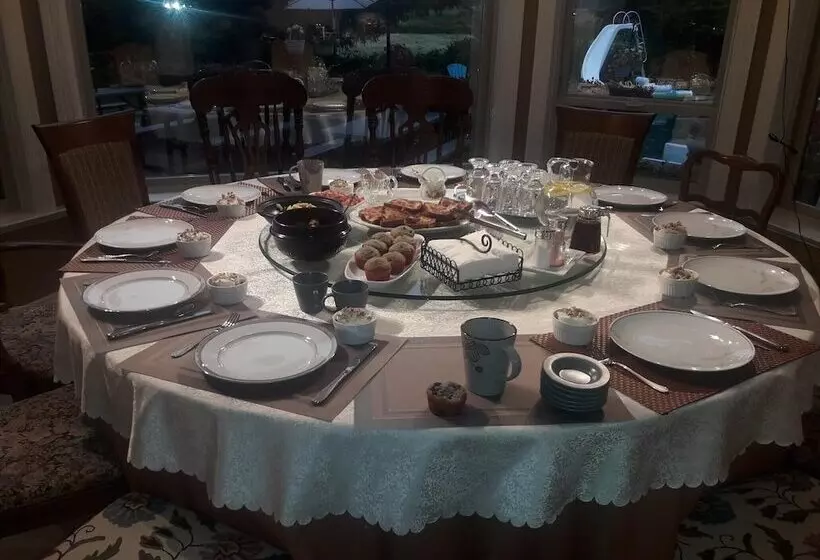 Cedar Manor Bed And Breakfast