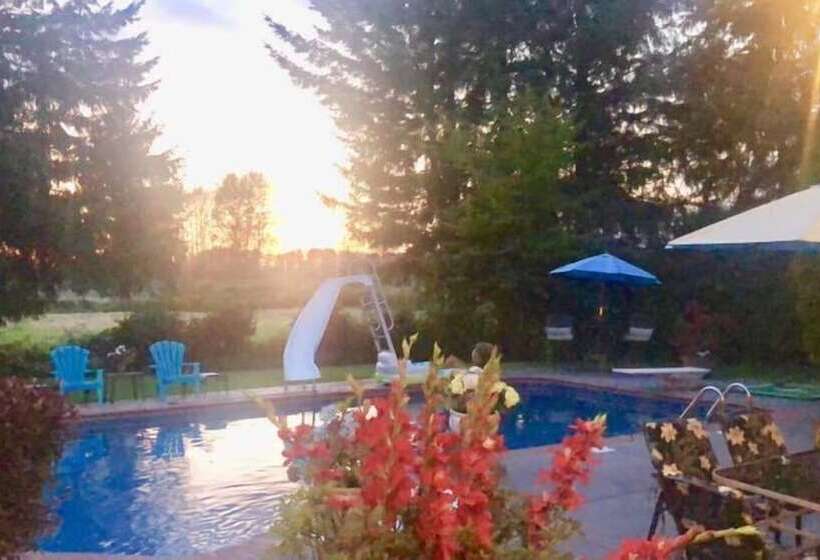 Cedar Manor Bed And Breakfast