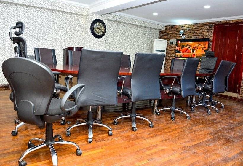 هتل Crystal House