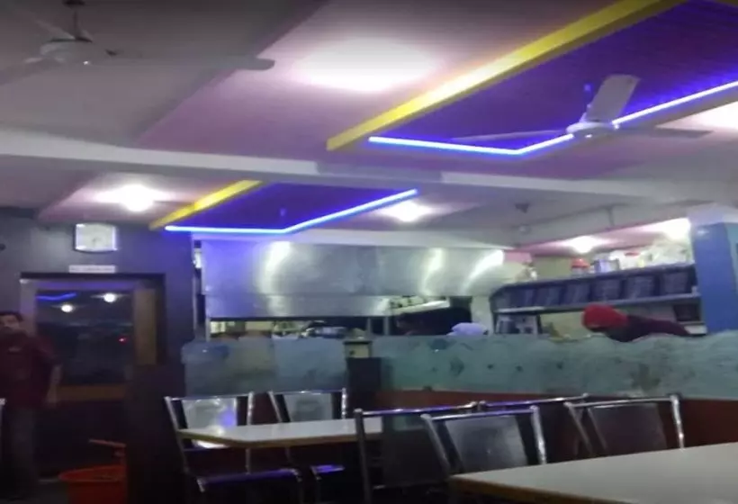 ホテル Shri Krishna